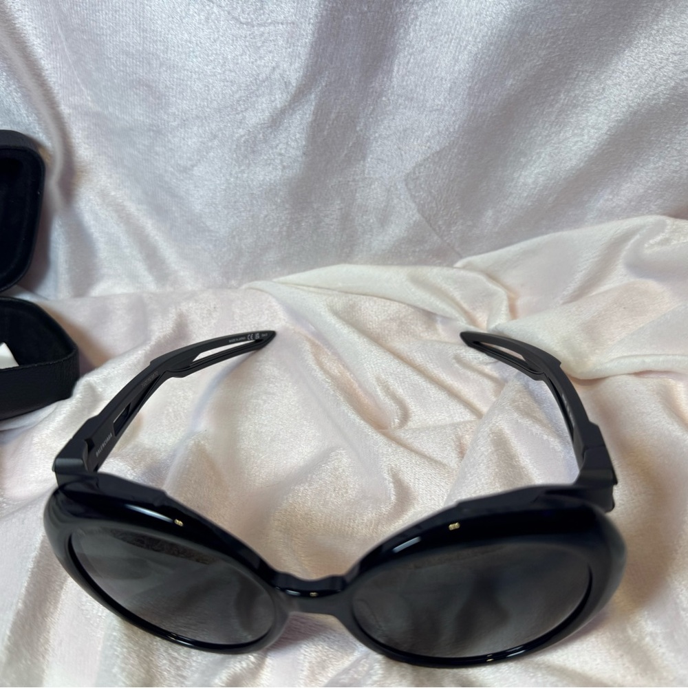 Balenciaga Authentic Oversized Black Shield Sunglasses BB-0024-S 004 NWT - Picture 4 of 14